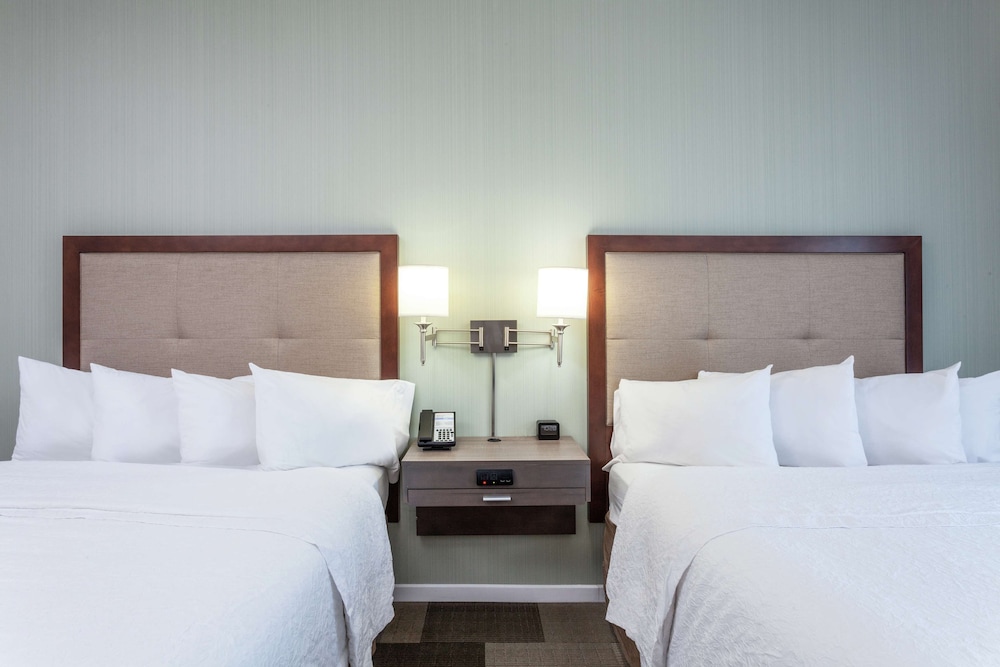 Hampton Inn Suites Deland 21/77