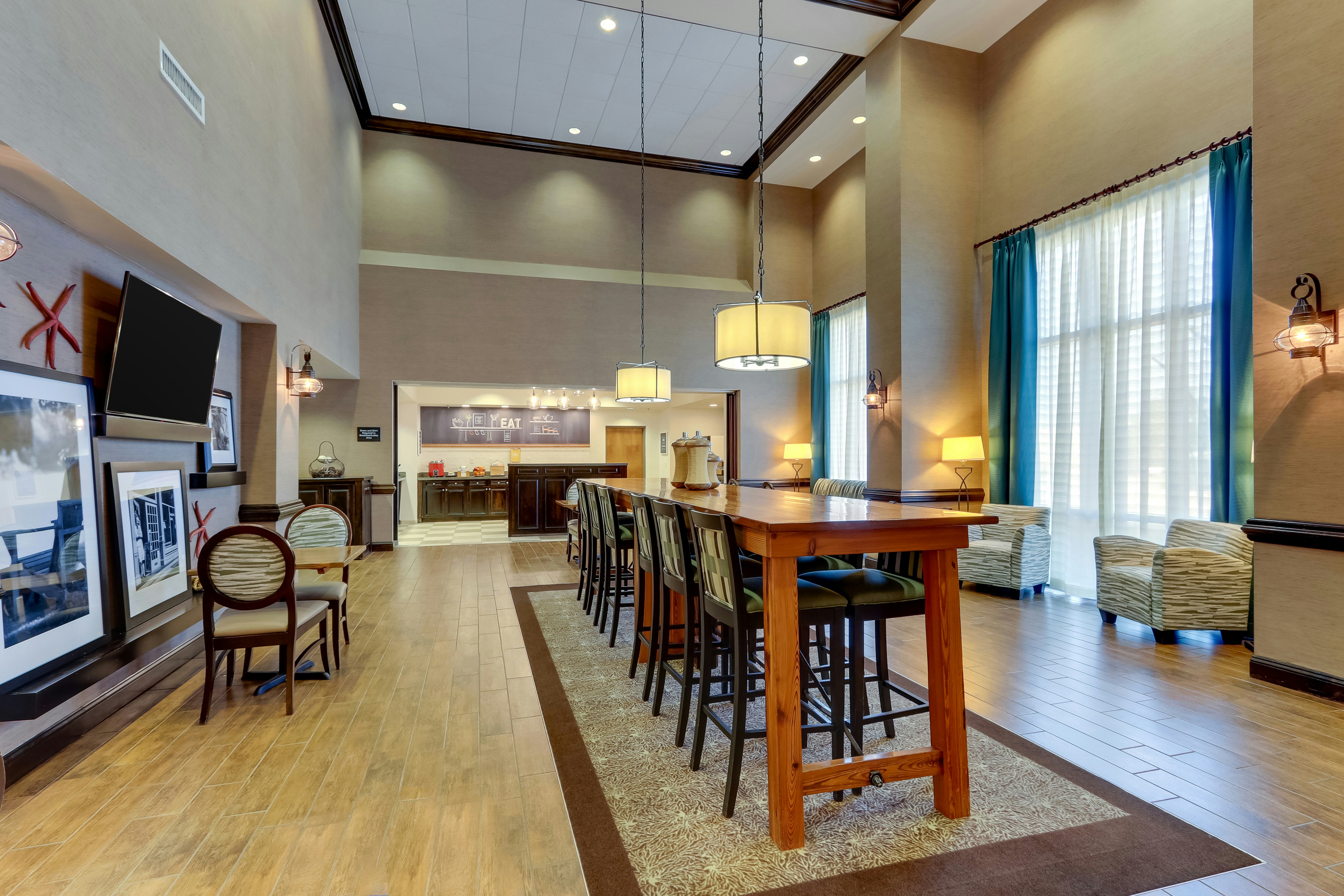Hampton Inn & Suites Swansboro Near Camp Lejeune, NC 44/64