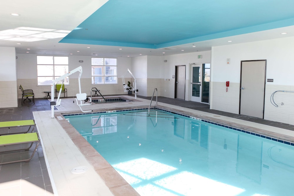 Hampton Inn and Suites Lafayette Medical Center CO 2/57