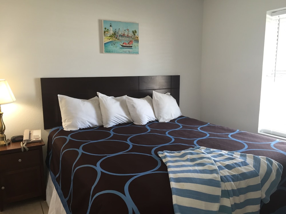 Port Isla Inn 10/53