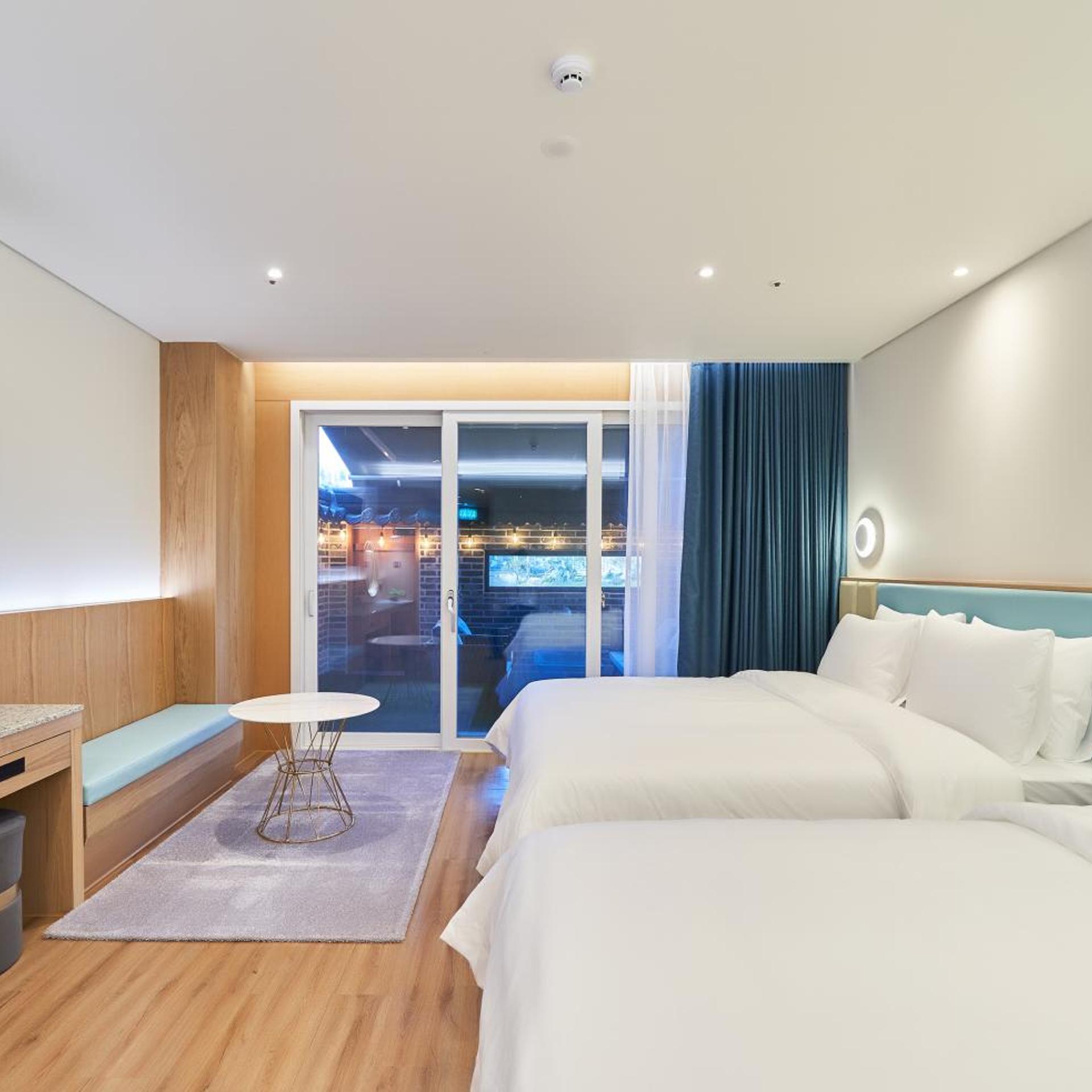 ROOM, TWIN BEDS, TERRACE