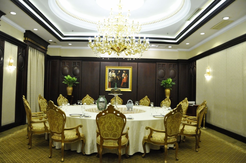 HOLIDAY INN ZHENGZHOU 55/69