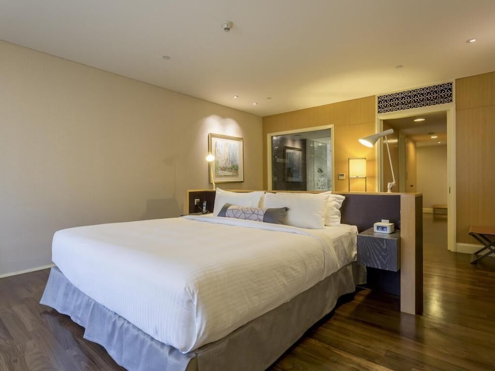 Cutler, Studio, Suite, King Bed