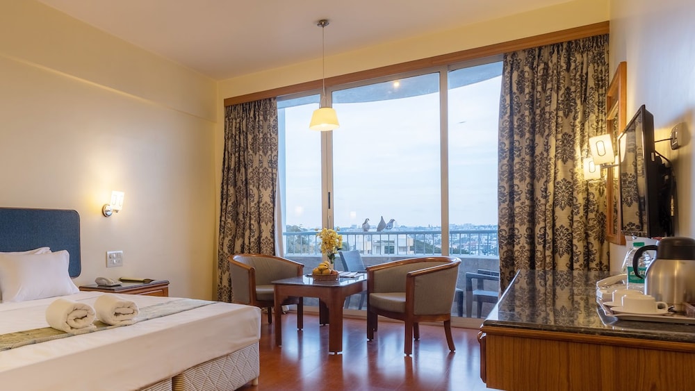 WOODLANDS HOTEL 30/50