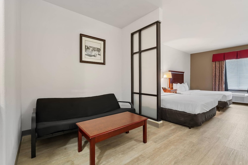 جناح بسريرين كوين وسريرين كوين مع أريكة، Comfort Suites At Lake Worth 4/6