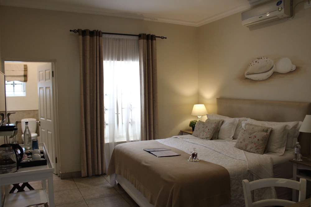 Sandals Guest House 26/77