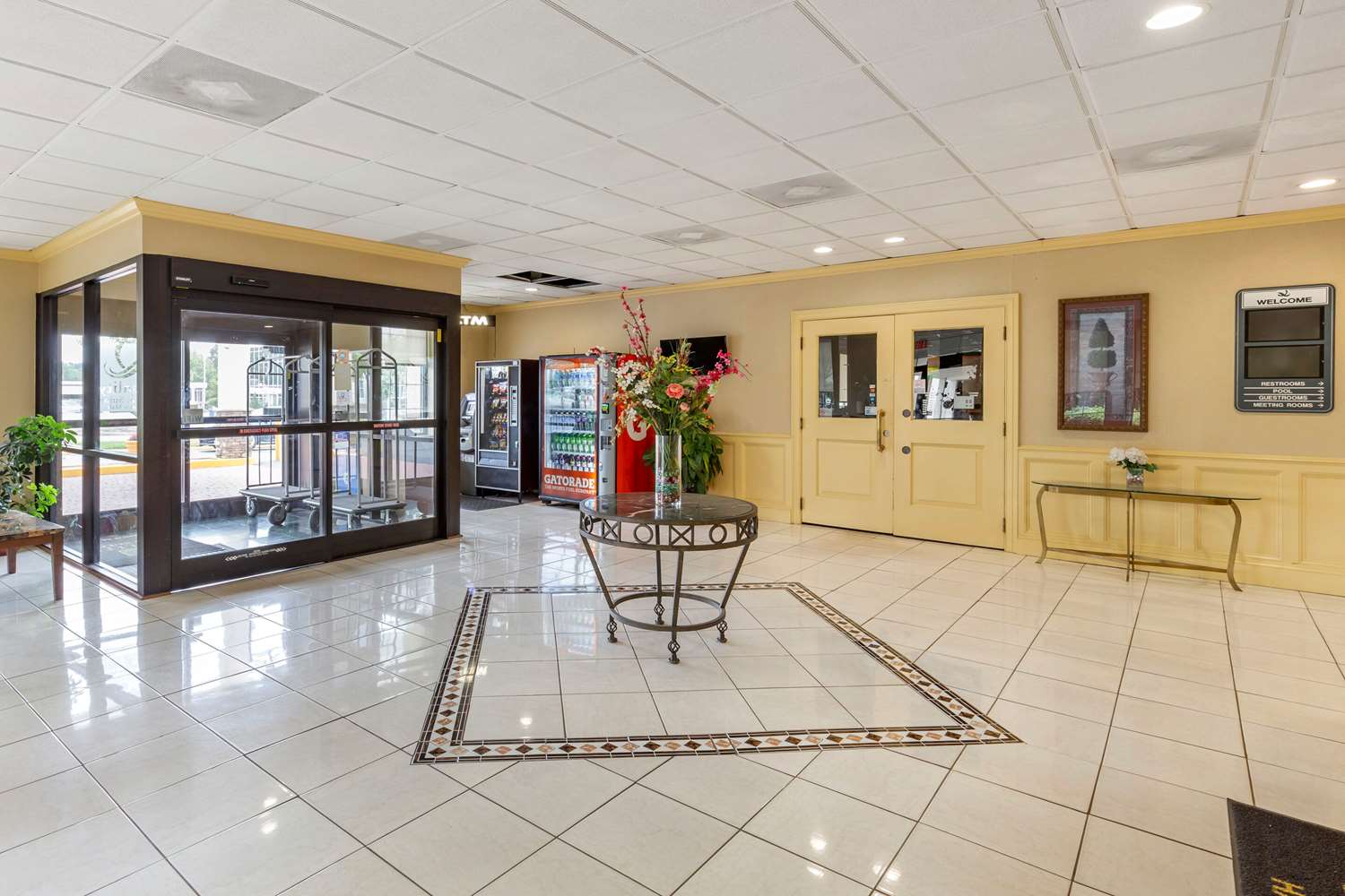 Quality Inn And Suites Hanes Mall 6/23