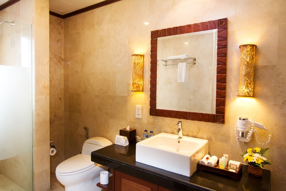 Grand Balisani Suites Hotel 70/71