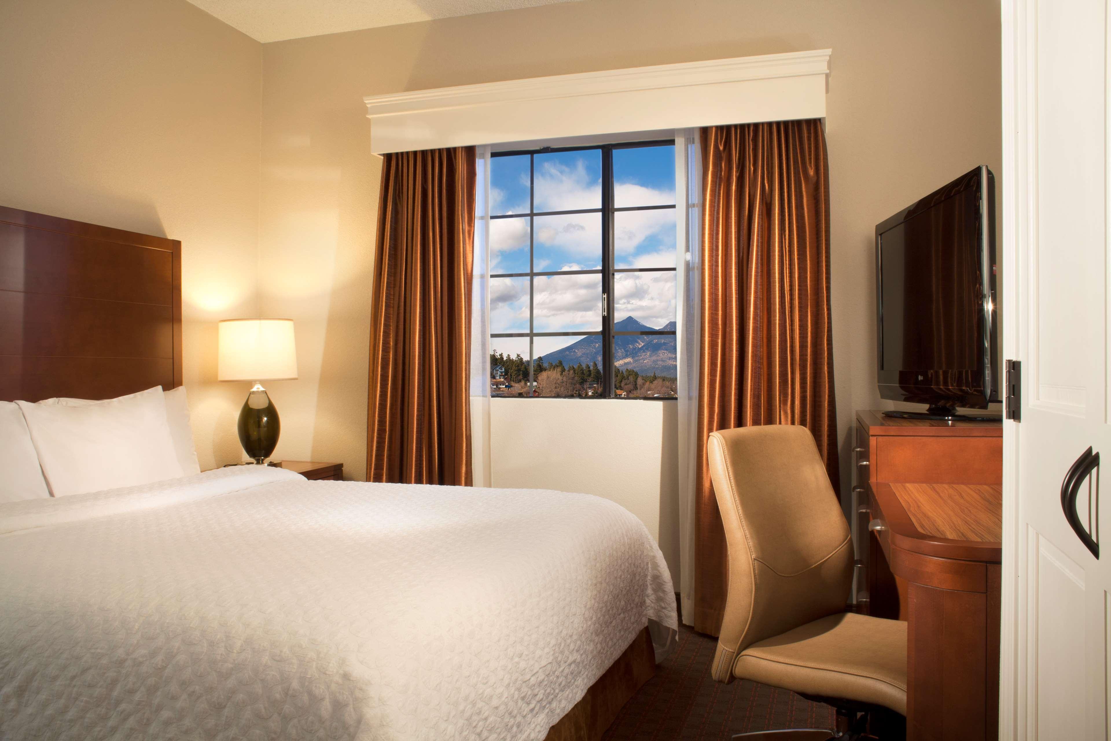 2 BEDROOMS, SUITE, 1 KING AND 2 DOUBLE BEDS, 2 BATHROOMS