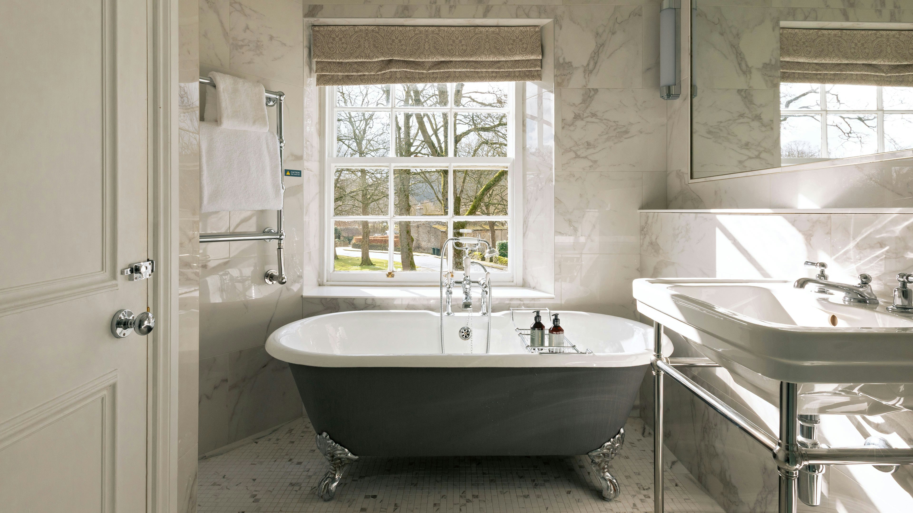 The Devonshire Arms Hotel & Spa 72/73