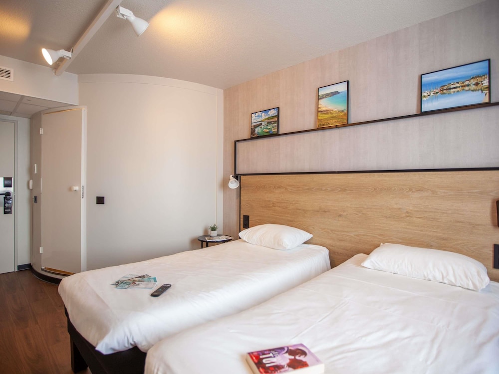 IBIS CHERBOURG LA GLACERIE 13/77