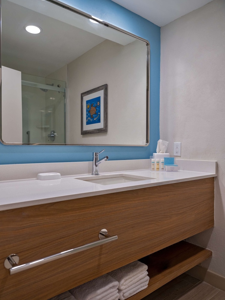 Hampton Inn Suites San Juan 15/67