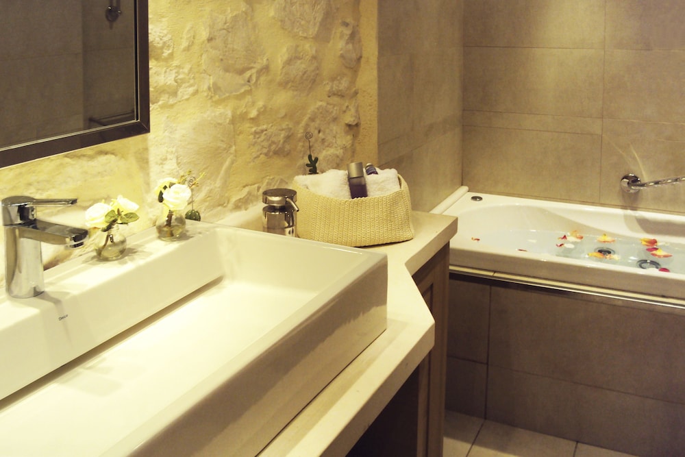 Exensian Villas & Suites 40/44