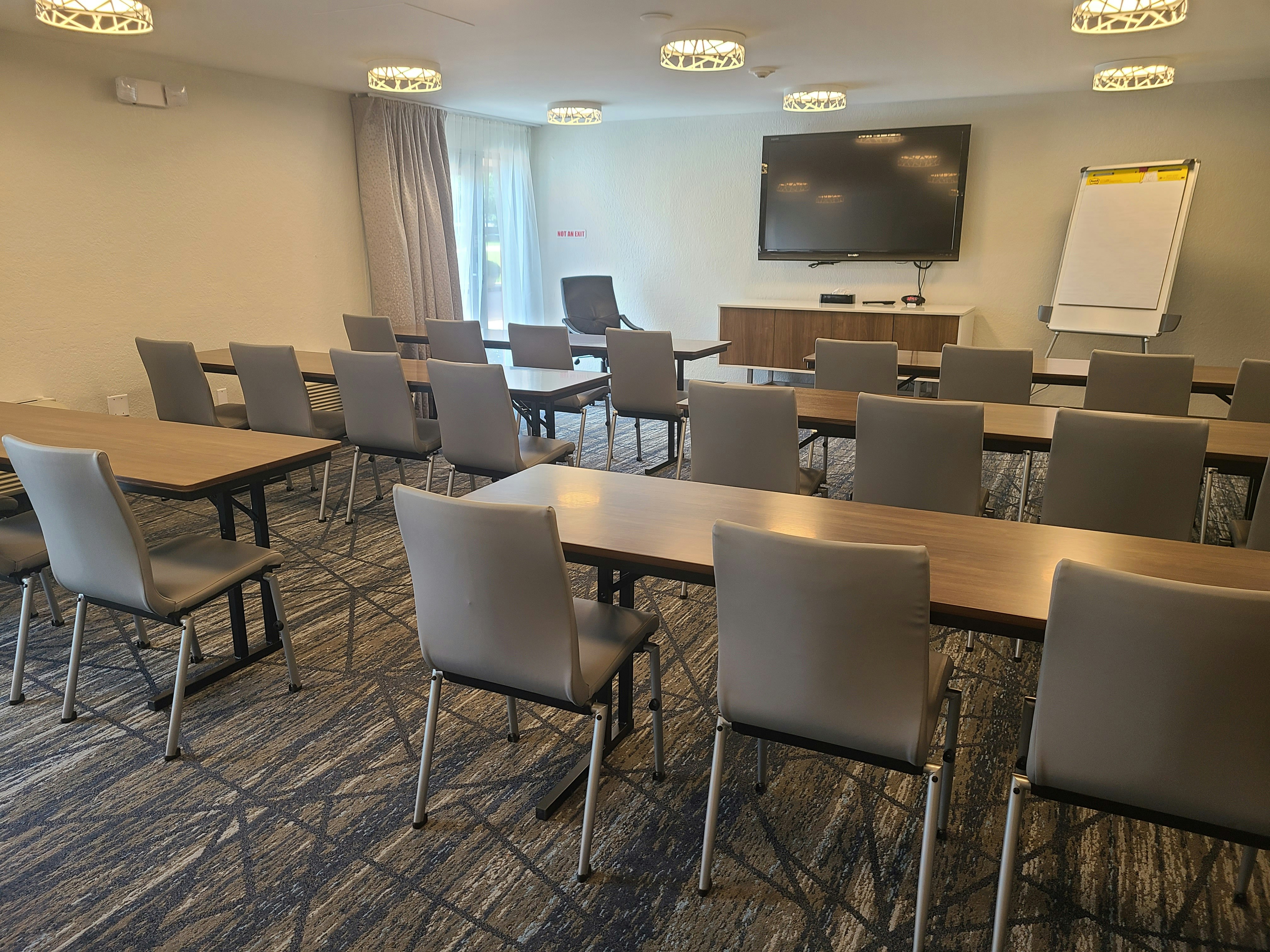 Holiday Inn Express Hotel Suites Ft Lauderdale N Exec Airport 63/76