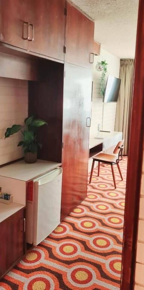 INDIAN OCEAN HOTEL 8/55