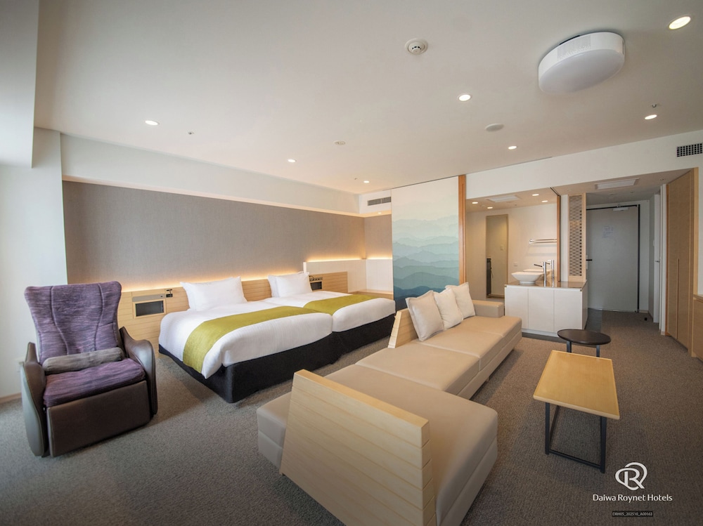 Theater, Twin Beds, Train View