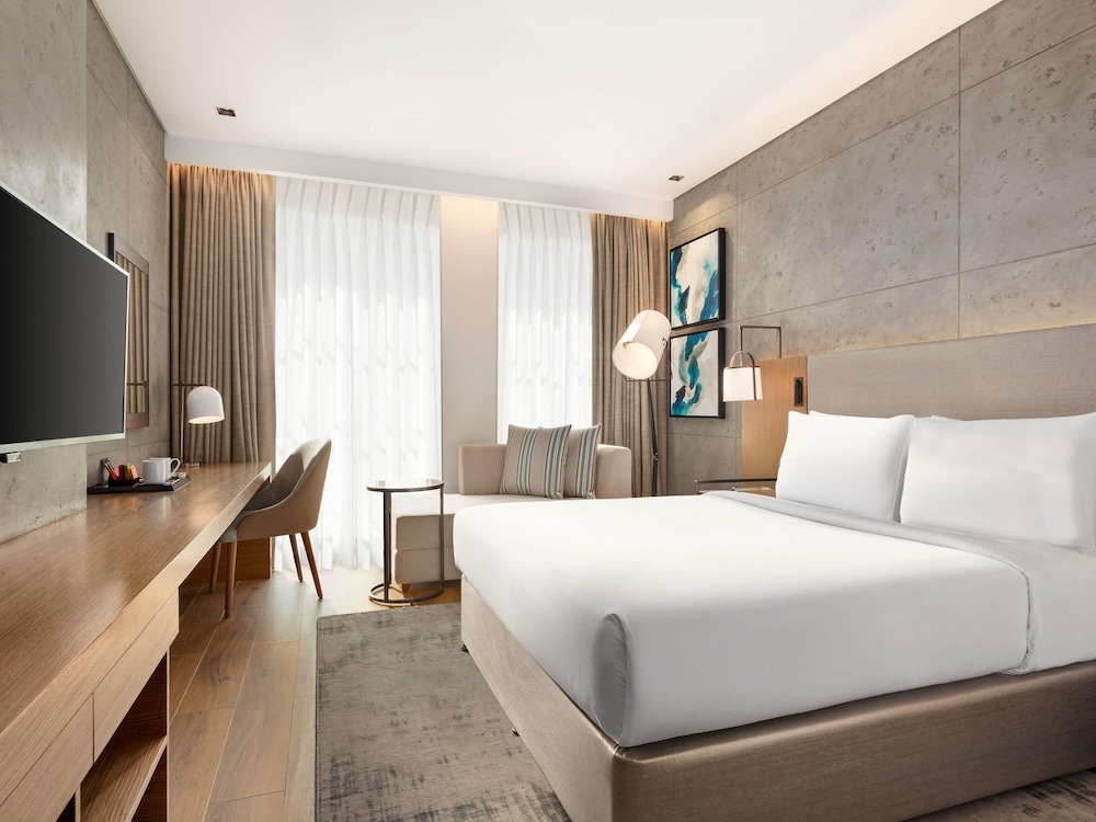 SUPERIOR, QUEEN BED