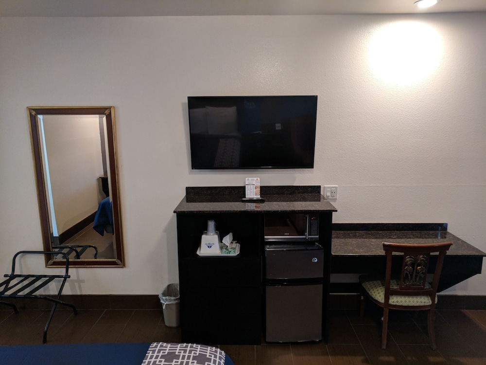 Americas Best Value Inn Brownsville 31/35