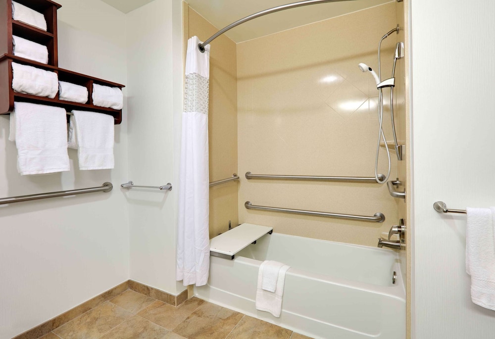 Hampton Inn Suites Dallas Arlington South 16/50