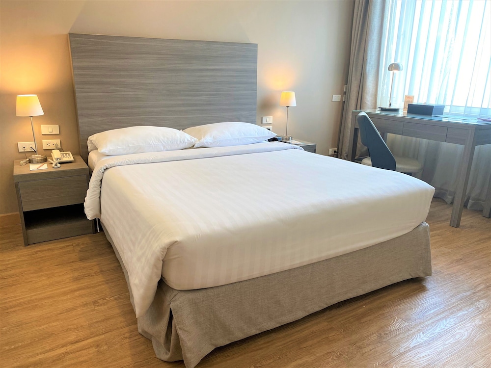One Pacific Place Serviced Residences 12/38