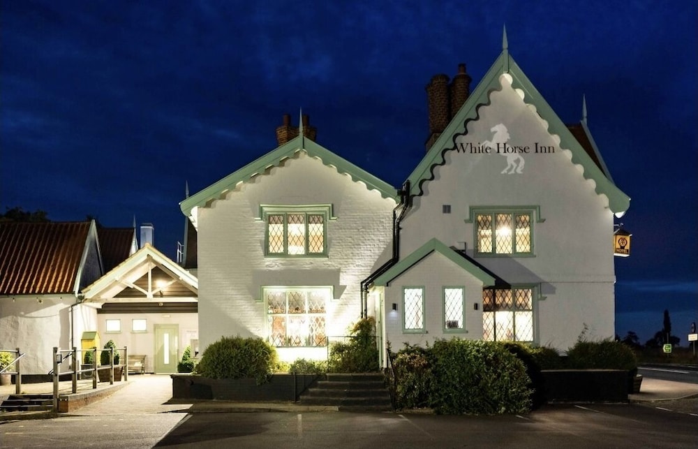 The White Horse Inn 2/48