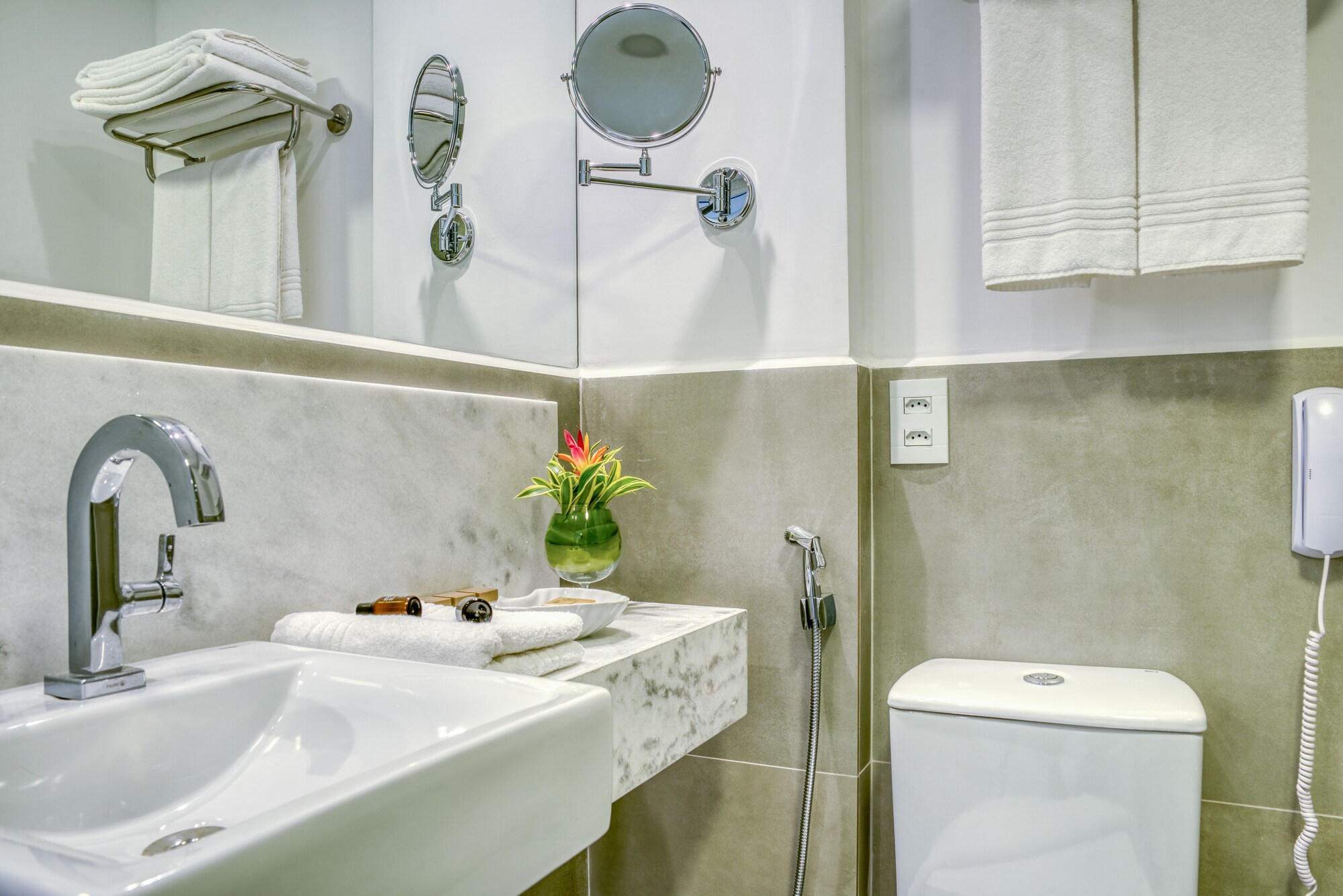 غرفة بسرير كوين وسرير فردي بإطلالة على المسبح، Maragogi Brisa Exclusive Hotel 5/5