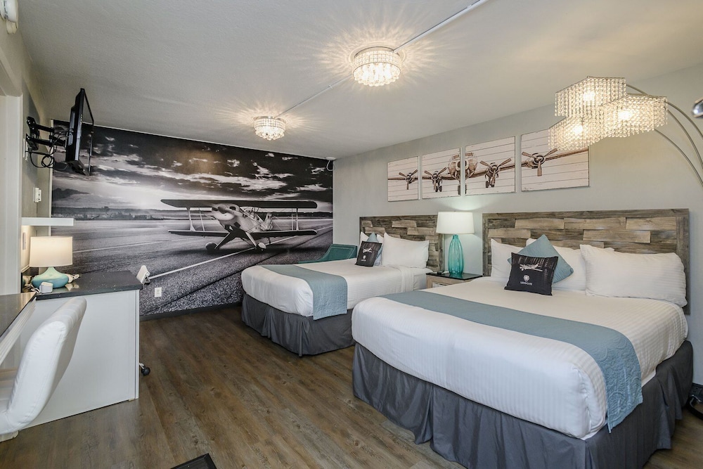 Lions Gate Hotel 12/44