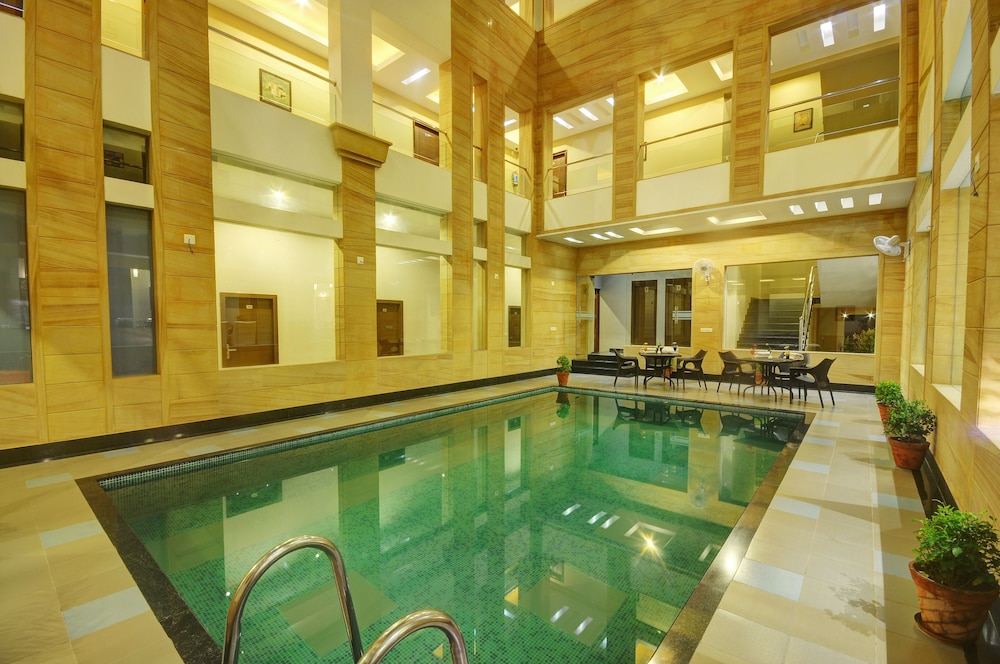 swimming pool spa