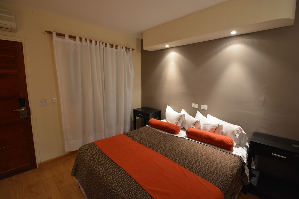 Piazza Hotel 8/22