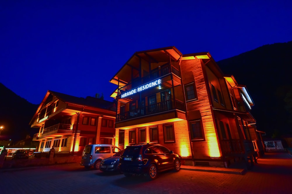Hirande Hotel 8/50