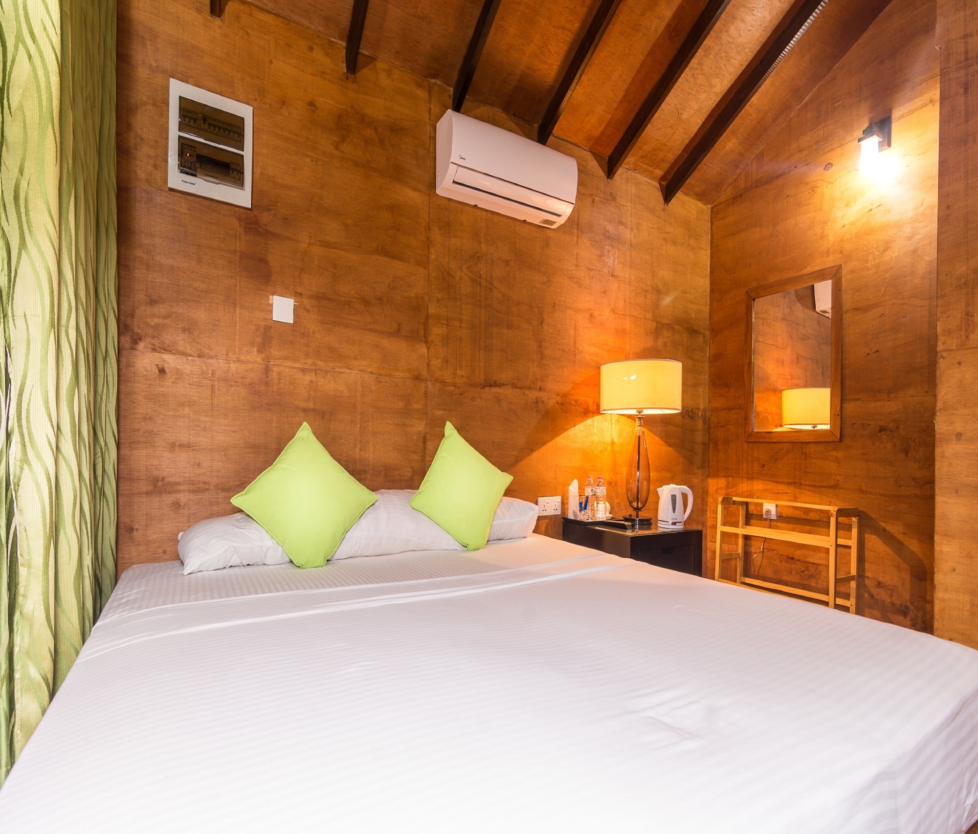 1 BEDROOM, LUXURY, CHALET, POOL VIEW