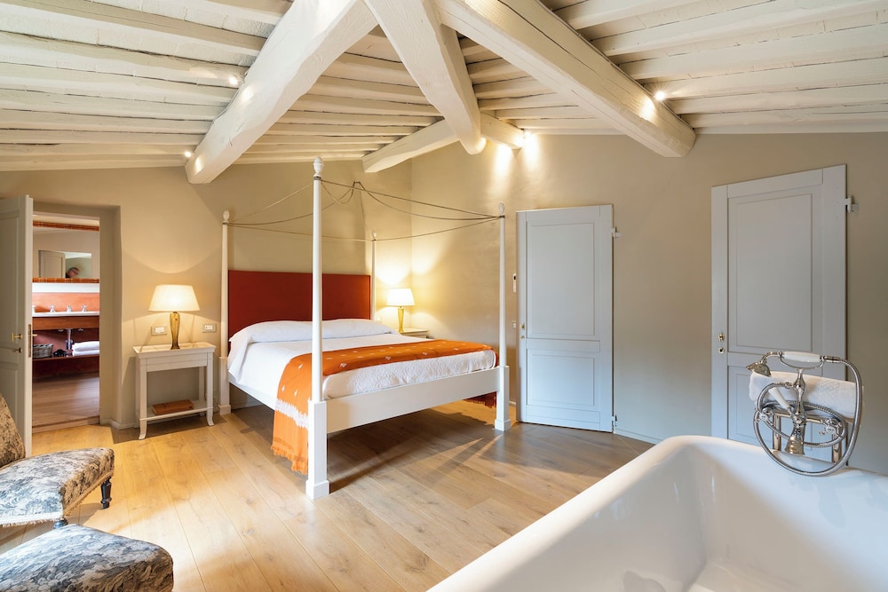 Panoramic, Suite, Queen Bed, Vineyard View