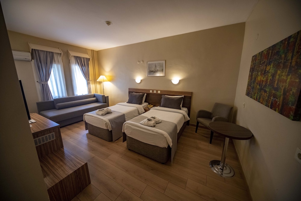 Herakles Thermal Hotel 10/57