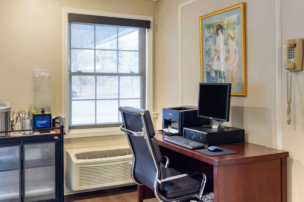 Comfort Inn Auburn-Worcester 41/46