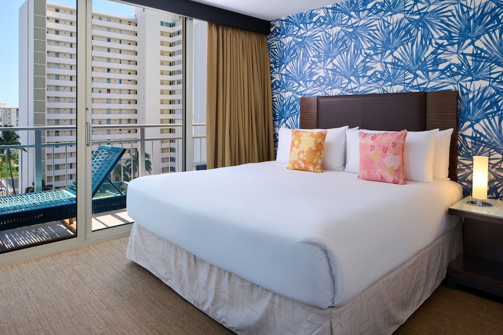 Diamond Head, Junior Suite, King Bed, Sofa