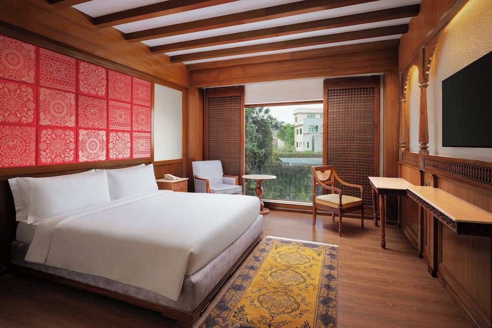 Standard, Twin Beds, City View