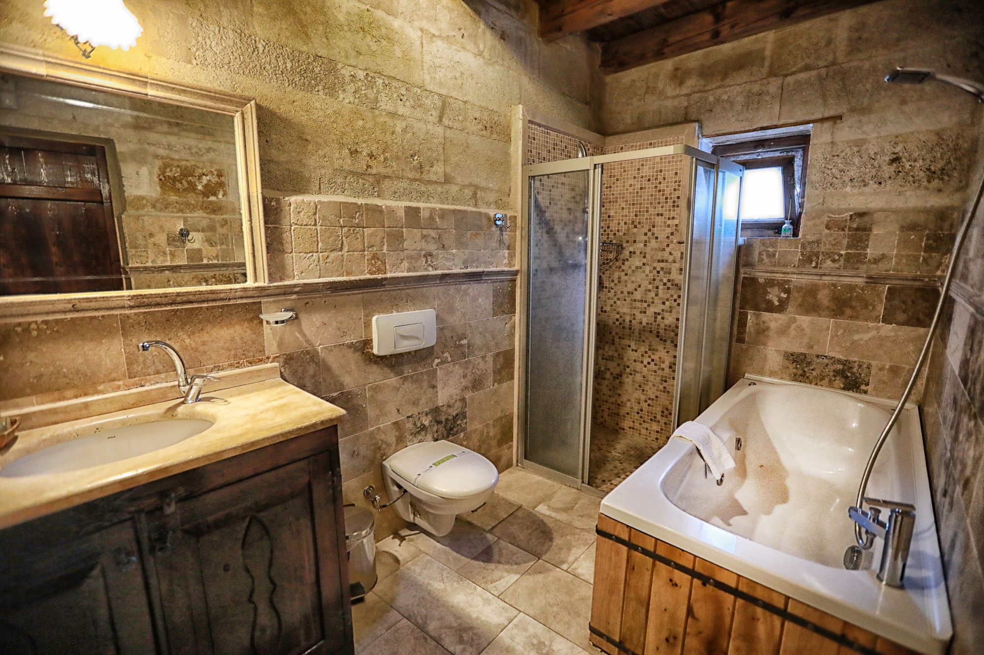 Stone, Deluxe, Triple, 1 Queen and 1 Single Bed, Low Floor