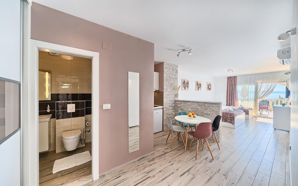 Stipe Aparthotel 50/81