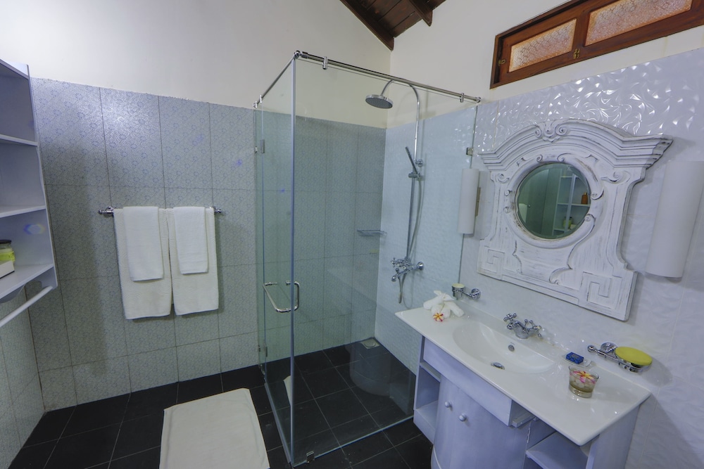 Arvani Villa 32/33