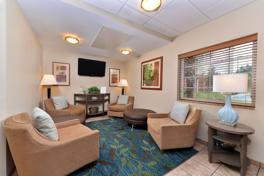 CANDLEWOOD SUITES BLUFFTON - HILTON HEAD 44/73