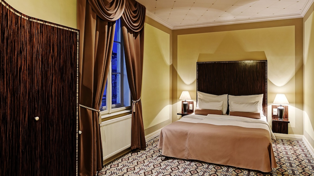 SUPERIOR, DOUBLE BED