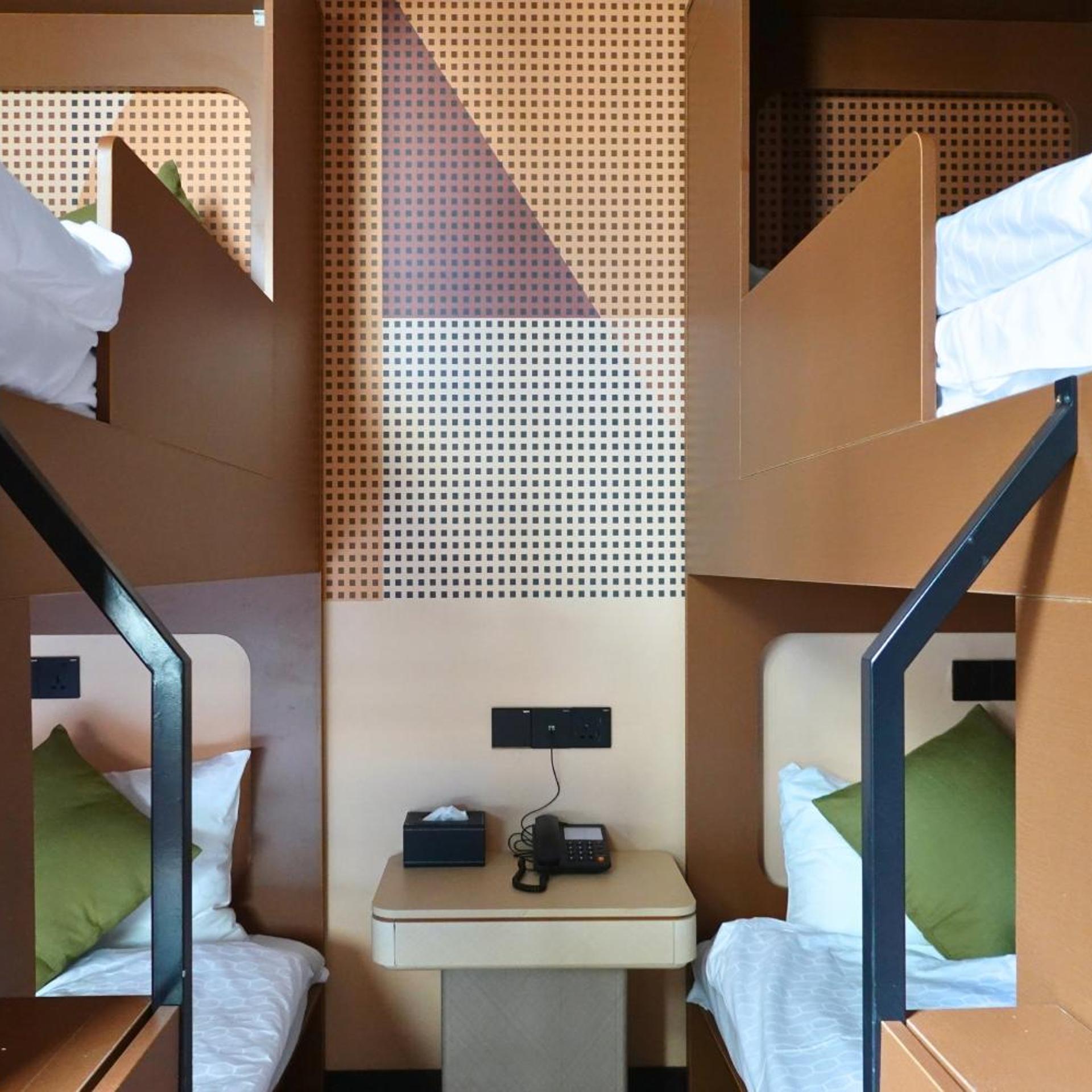 Hotel 165 37/45