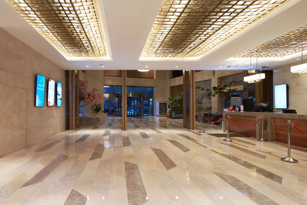Grandskylight Hotel 12/50