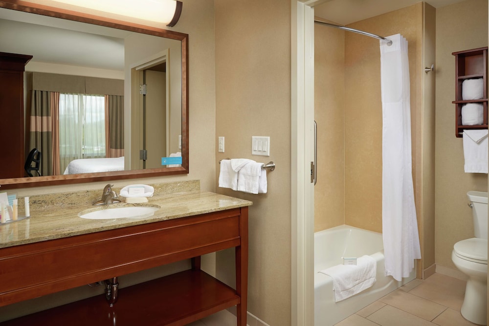 Hampton Inn and Suites Salem 13/42