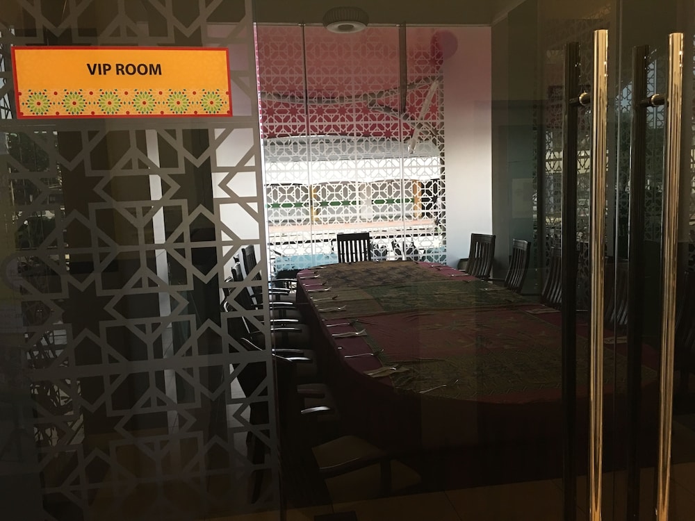 Hig Hotel 8/73