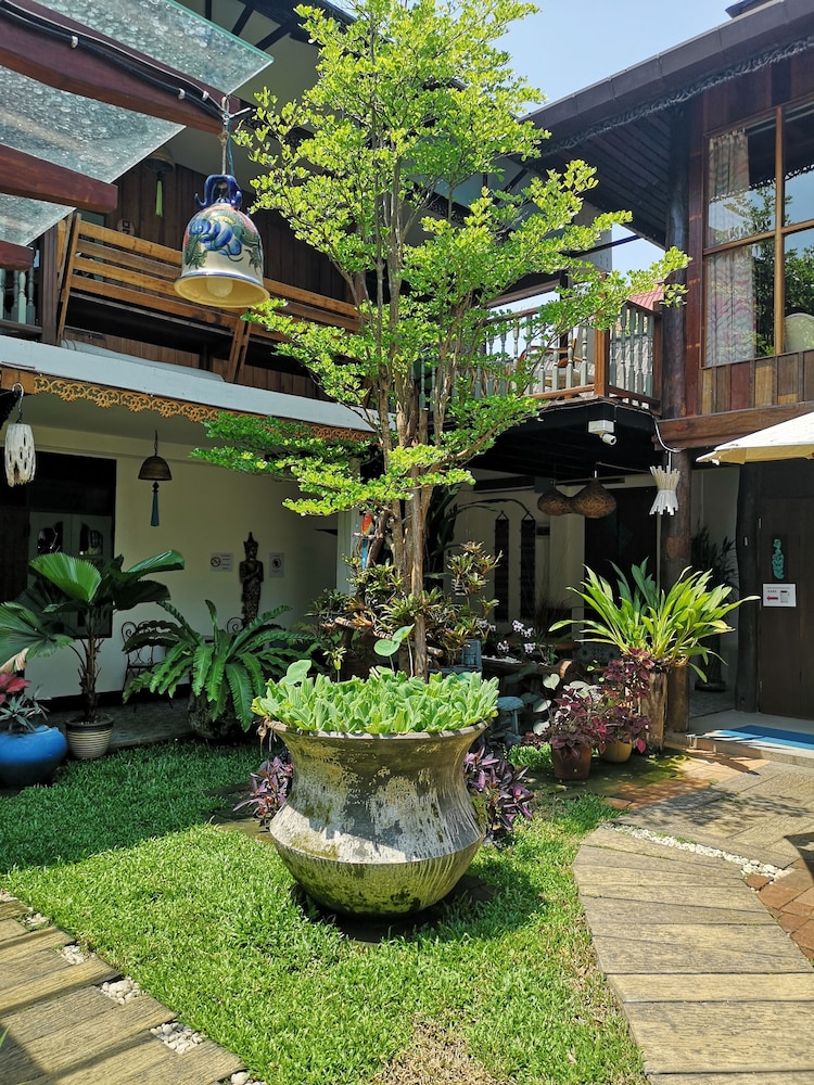 Pao Come Boutique House 76/79