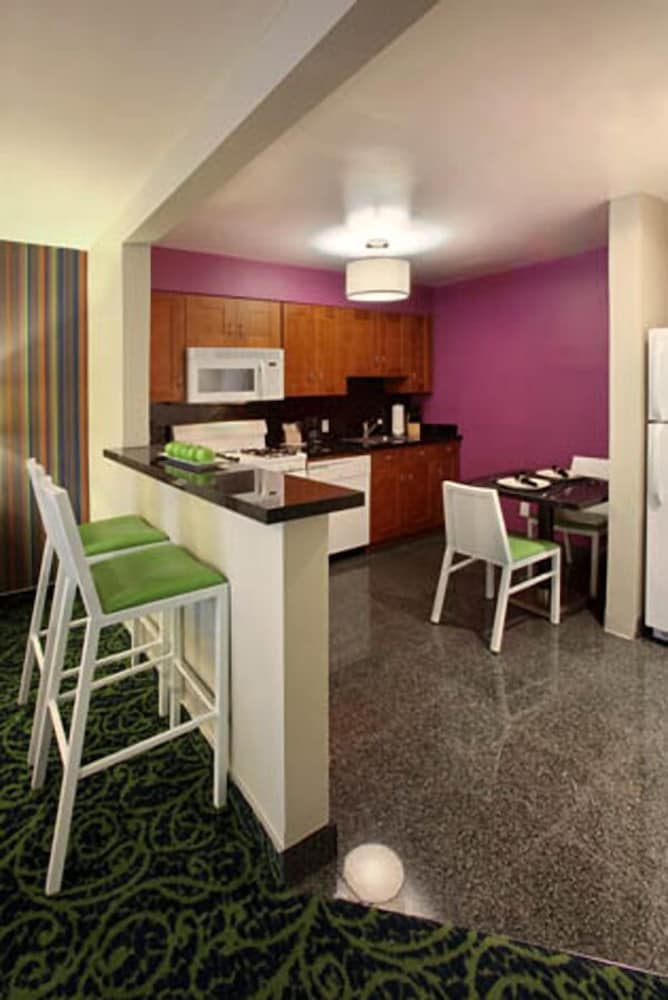 7 Springs Inn Suites 9/60