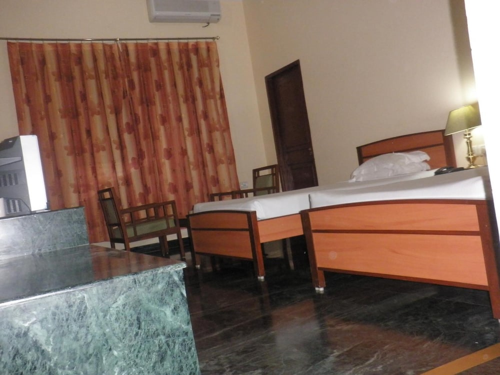 INDO HOKKE HOTEL 25/50