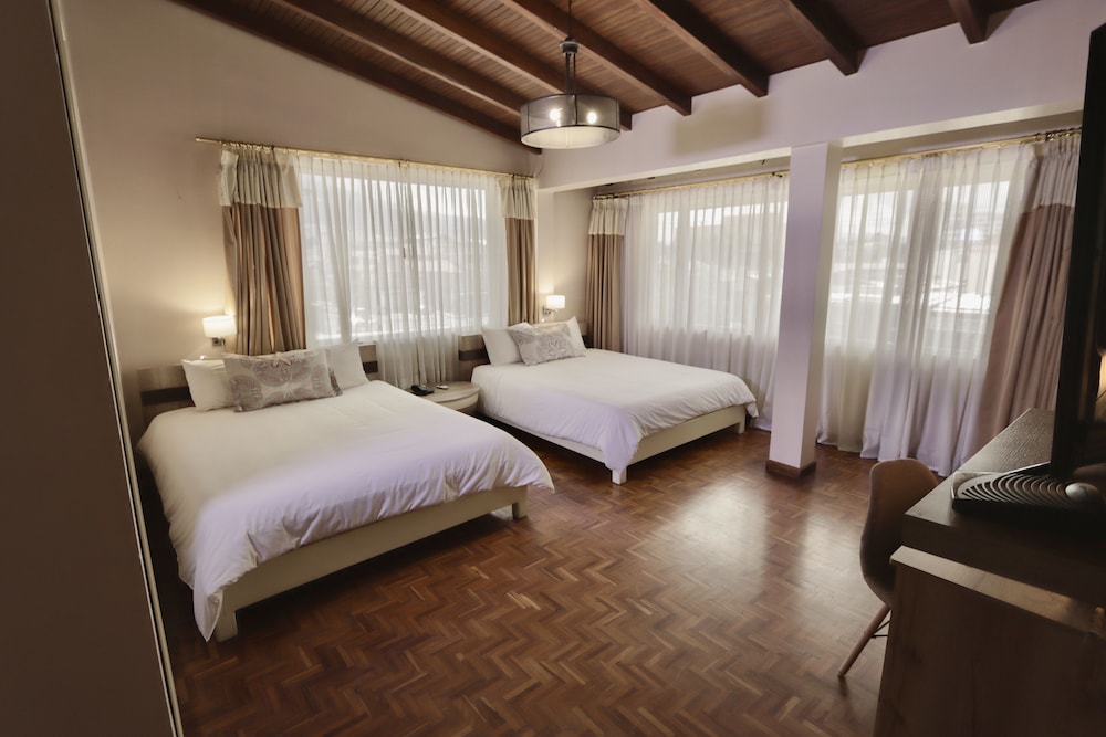 FAMILY, QUADRUPLE, 2 QUEEN BEDS, PRIVATE BATHROOM