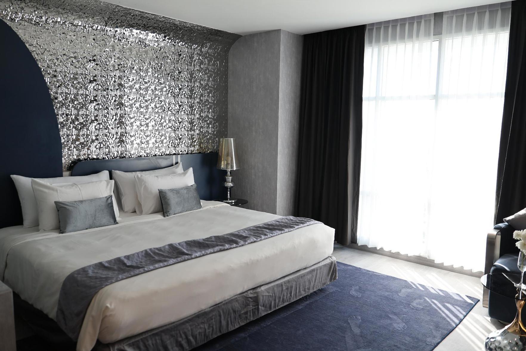 GRAND, DELUXE, TWIN BEDS